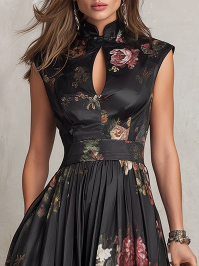 Violette | Robe midi en satin plissé noir à imprimé floral et encolure goutte d&