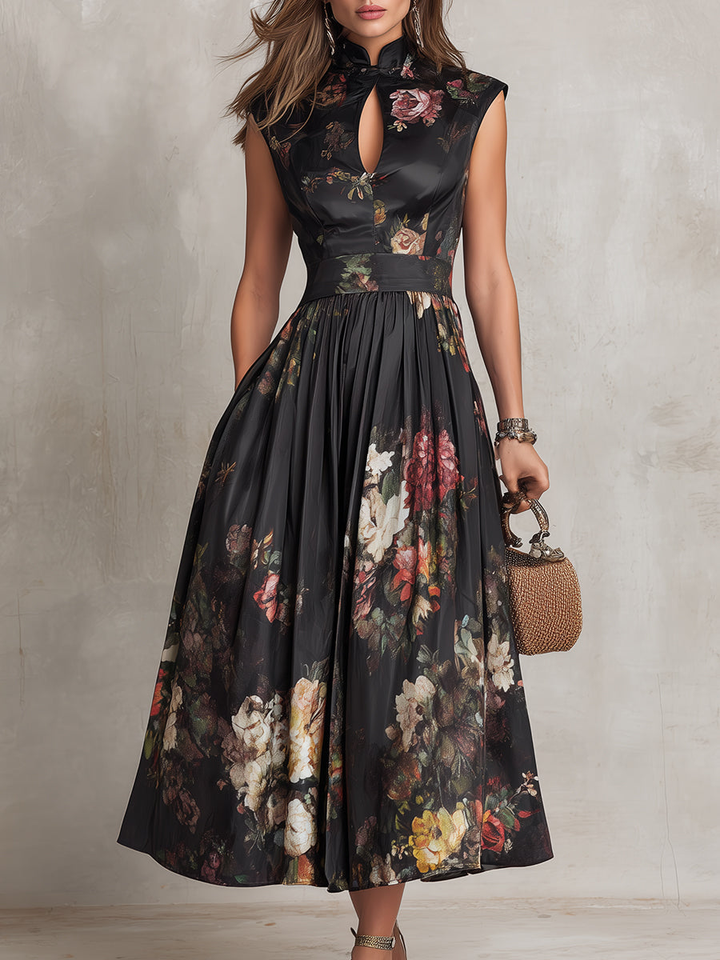 Violette | Robe midi en satin plissé noir à imprimé floral et encolure goutte d&